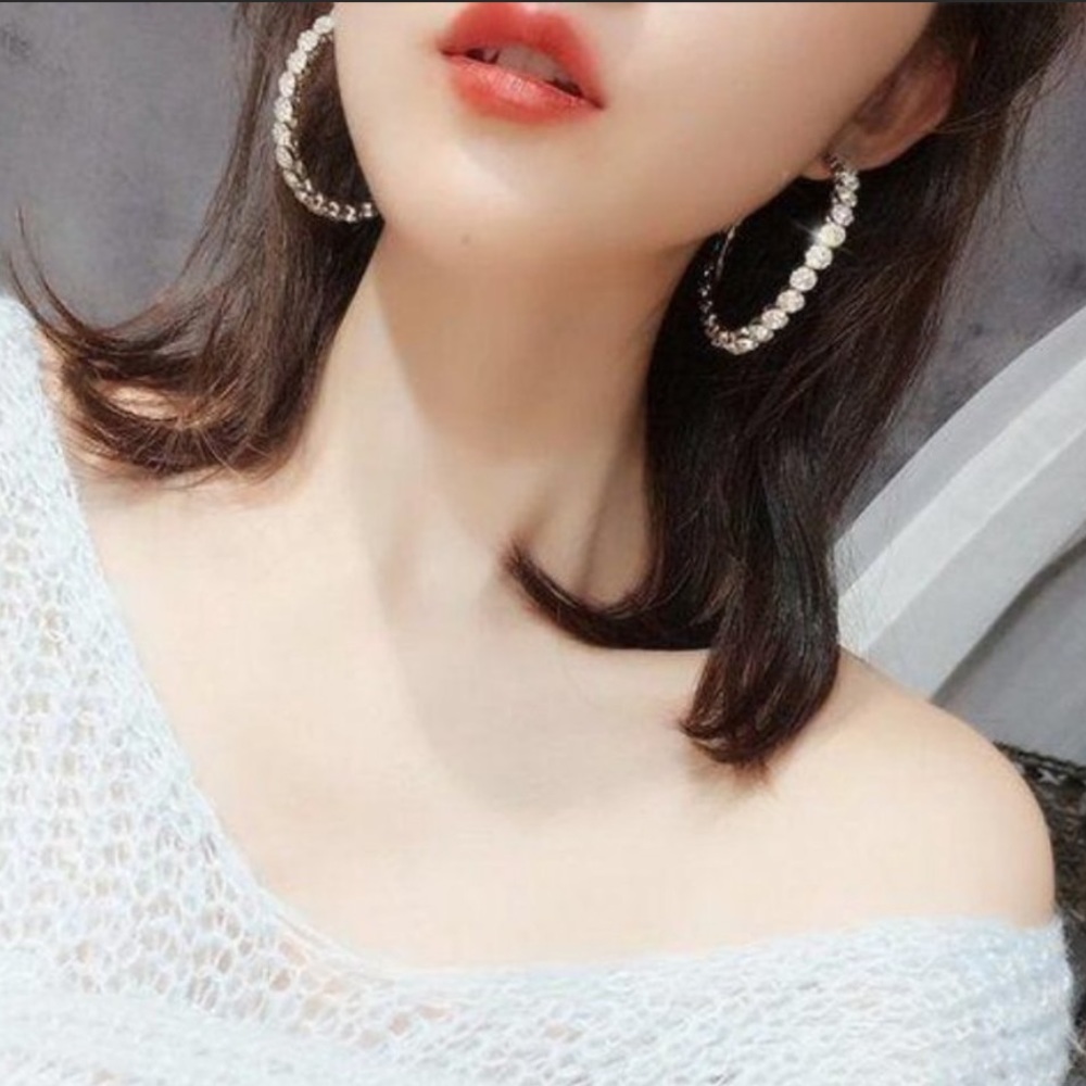 NEW 18K White Gold Round Diamond Hoop Earrings - Picture 2 of 6